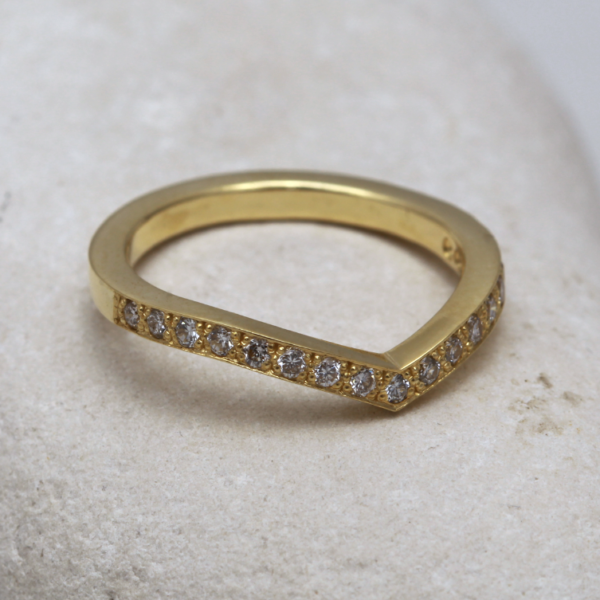 sustainable diamond engagement rings