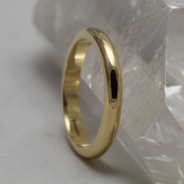 Ethical 18ct Gold Wedding Band with a Polished Finish