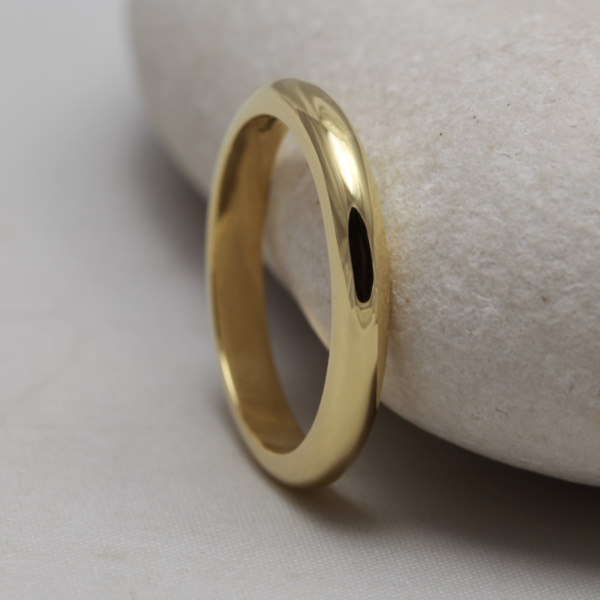 Eco 18ct Gold Wedding Band with a Polished Finish