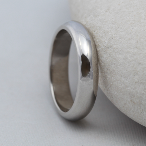 Ethical 18ct White Gold Wedding Band with a Polished Finish