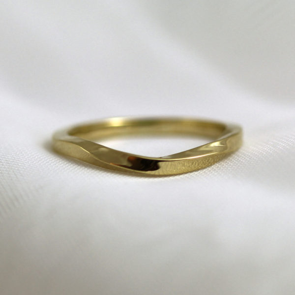 Contoured 18ct Gold Twisted Wedding Ring