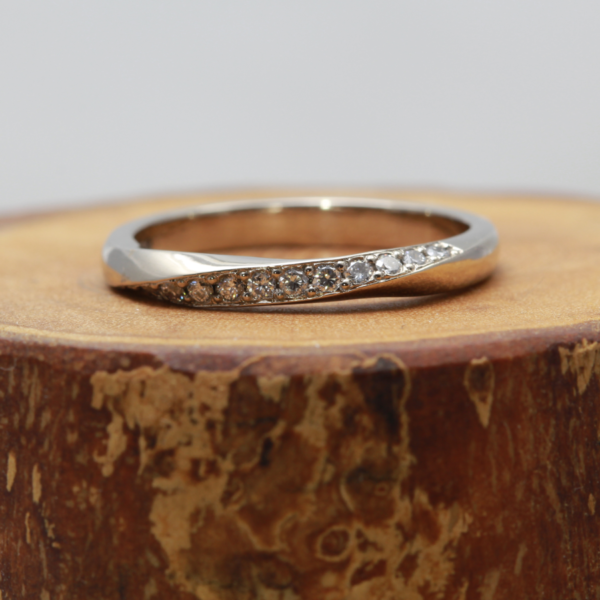Ethical 18ct White Gold Moissanite Wedding Ring