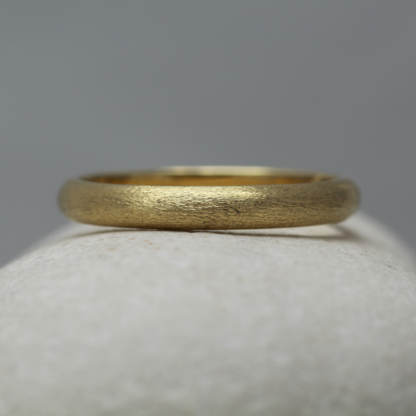 Eco 18ct Gold Etched Wedding Ring
