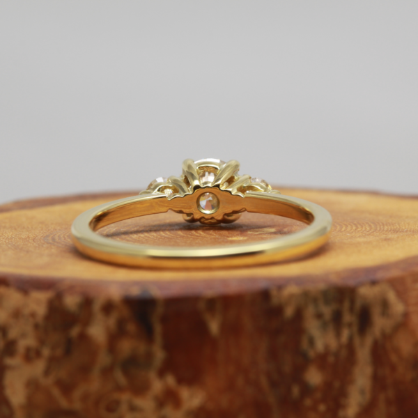 Sustainable 18ct Gold Trilogy Ring