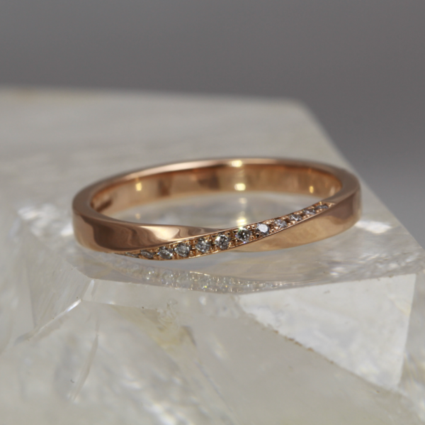 Eco rose gold diamond ring