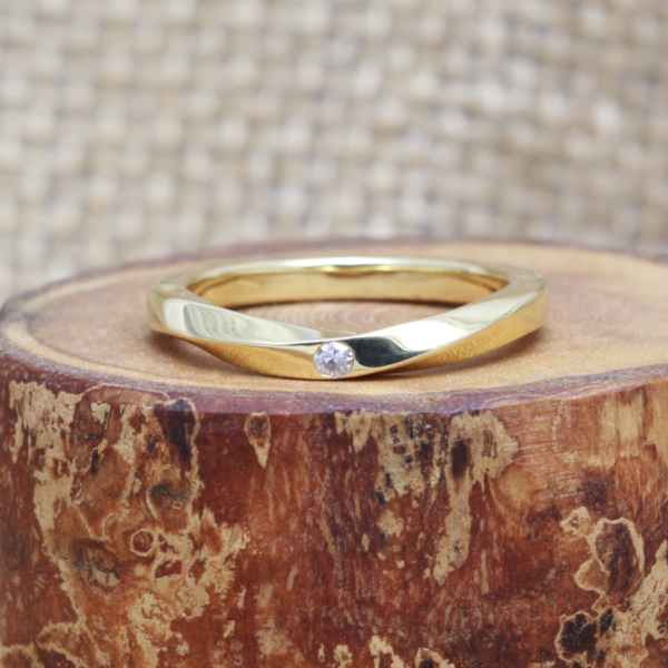 Luxury 18ct Gold Diamond Ring
