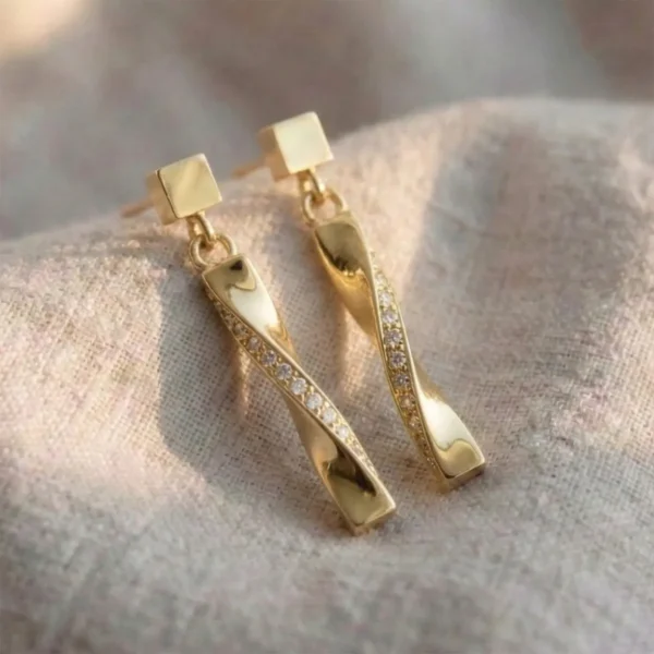 The Torridon Diamond or Moissanite Drop Earrings: 18ct Yellow Gold
