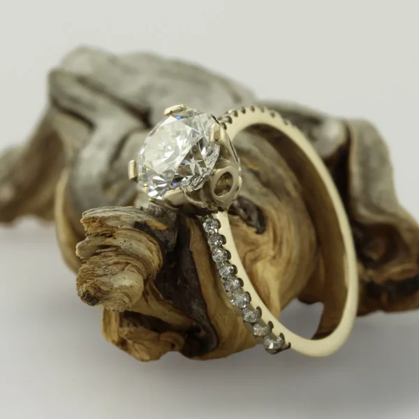 The Glendevon: 18ct White Gold 2.0ct  Lab Grown Diamond Engagement Ring