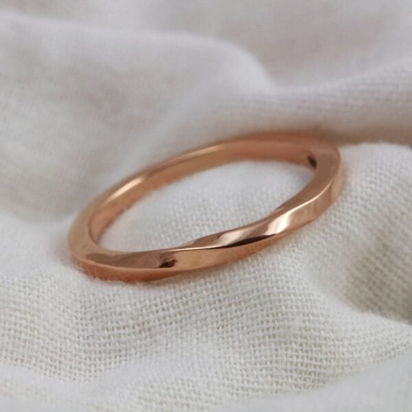 The Wen: Ethical 14ct Rose Gold Wedding Ring with single Twist