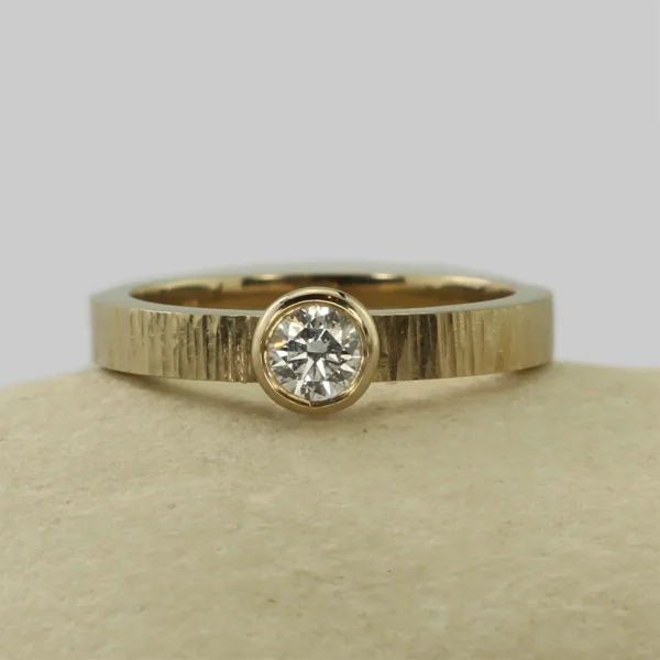 The Almond: 18ct White Gold 0.25ct Lab Grown Diamond Engagement Ring
