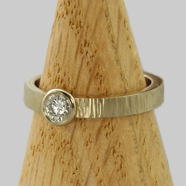 The Almond: 18ct White Gold 0.25ct Lab Grown Diamond Engagement Ring