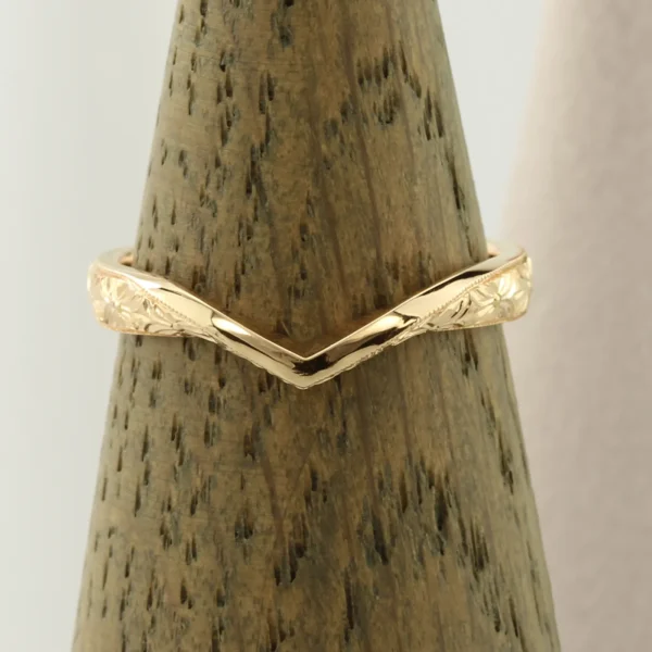 The Lyvenette: 18ct Rose Gold 3mm Hand Engraved Wishbone Wedding Ring